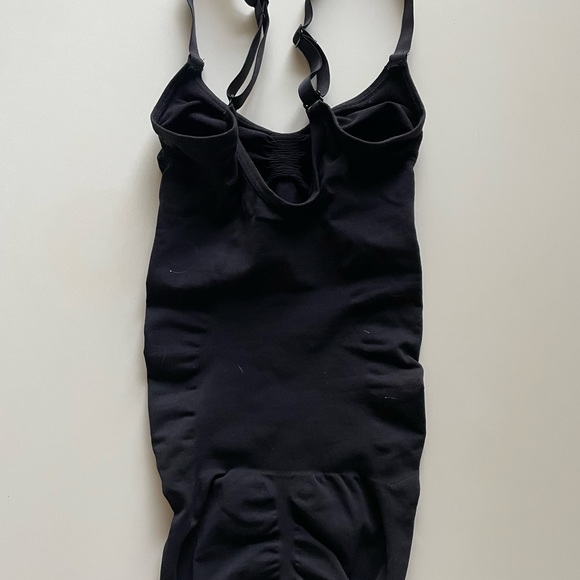 SKIMS NEW Black Sculpting Bodysuit!! - Picture 14 of 16